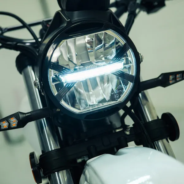 swm-silver-vase_bianca-visintin-moto-10